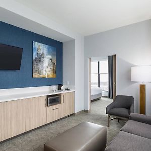 1 Bedroom Suite 1 King Sofa bed